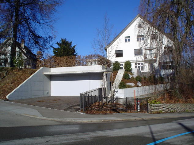 Autoeinstellhalle für Mehrfamilienhaus in Rotmonten